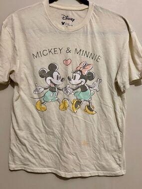 ⭐️ 4 for $25 SALE ⭐️ Disney Graphic Tee